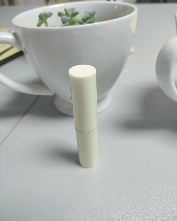 SuperThinker lip balm, deeply nourishing plant-based vegan lipstick, suitable for dry, chapped and chapped lips For Sale