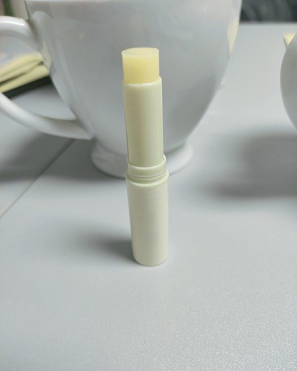 SuperThinker lip balm, deeply nourishing plant-based vegan lipstick, suitable for dry, chapped and chapped lips For Sale